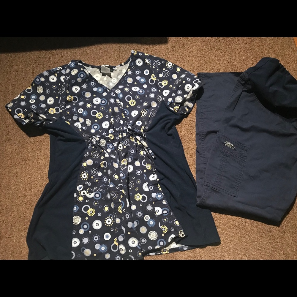 Maternity scrubs